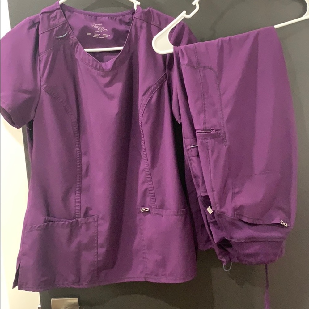 Cherokee infinity scrub set